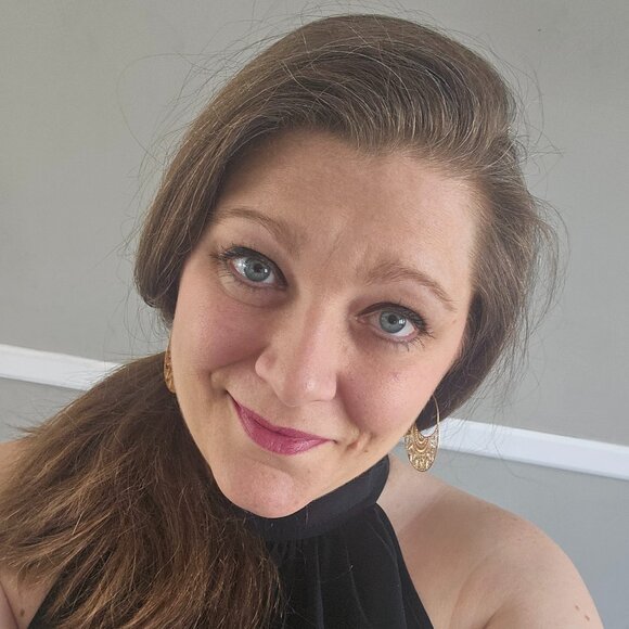 Meet your Posher, Amber - Picture 3 of 3